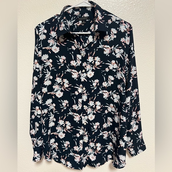 Banana Republic Tops - Banana Republic | Dillion Classic Fit Blouse | Medium